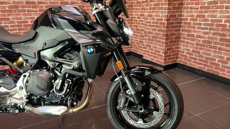 BMW F900 R